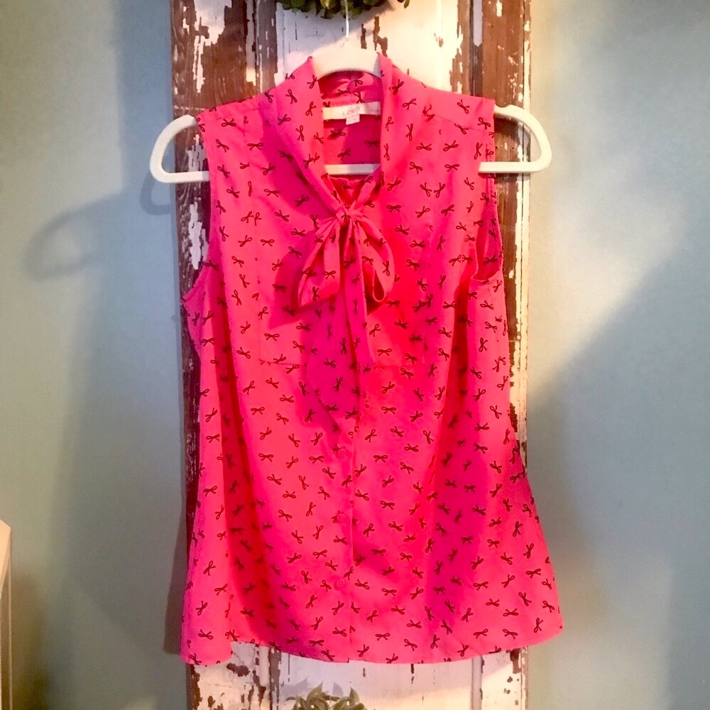 THE LOFT -Adorable and versatile sleeveless top